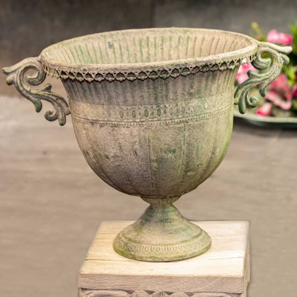 Französische Vase aus Eisen, Oval, Shabby Look, Blumenvase, Gartendeko