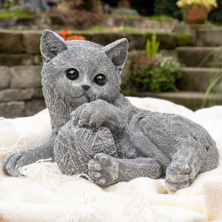 Katze mit Wollknäuel groß | Steinguss, grau | H 16cm x T 23cm