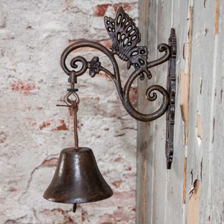 Stilvolle Glocke mit Schmetterling, Haustürglocke wie antik, im Landhausstil