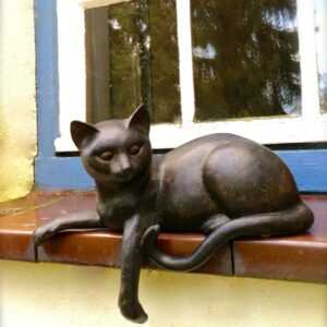 Skulptur Katze, lebendige Tierfiguren, liegendes Kätzchen für Fensterbank Deko