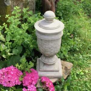Steinurne Pfeilerschmuck Grab-Dekoration Gartendeko Urne Amphore aus Stein
