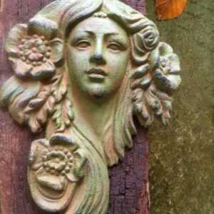 Wand-Dekoration Jugendstil-Relief Eisen, Wandfigur Frau wie zu Jahrhundertwende