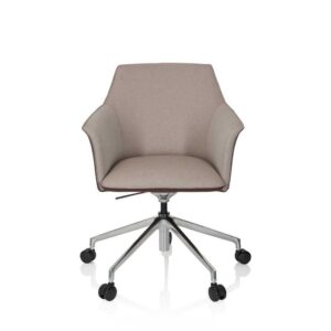 AREZZO - Der komfortable Loungesessel mit aussergewöhnlichem Materialmix! AREZZO - Hochwertige Verarbeitung in genialer Kombination mit aussergewöhnlichem Design, vereint in einem Lounge-Sessel. Schon auf den ersten Blick erkennt man, dass dieser Drehstuhl anders ist, denn er mischt nicht nur mutig zwei komplementäre Farben, sondern auch verschiedene Materialien. Die Sitzschale mit integrierten Armlehnen ist straff gepolstert und klassisch mit Stoff bezogen. Im Kontrast dazu steht die Aussenseite aus neuartigem und extrem resistentem Kunstleder. Eine weitere Besonderheit: Die Sitzschale folgt Ihren Bewegungen und wippt angenehm nach was die Rückenmuskulatur herrlich entlastet. Raffinierter Materialmix aus hochwertigem Stoffbezug und innovativem Kunstleder Komfortabel gepolsterte Sitzschale mit integrierten Armlehnen Die Sitzschale ist aussen mit speziellem Kunstleder in einer zweiten Farbe verkleidet; es ist kratzresistent, besonders langlebig und leicht zu reinigen Die neuartige Relax Federung folgt Ihren Bewegungen beim Zurücklehnen und entlastet durch sanftes Wippen optimal den gesamten Bewegungsapparat Hochwertiges, stabiles und formschönes Aluminium-Fusskreuz, poliert Ausgestattet mit lastabhängig gebremsten Multifunktionsrollen, für alle Böden geeignet. Dadurch rollt der Stuhl nur unter Belastung, in unbelastetem Zustand bremsen die Rollen, um ein ungewolltes Wegrollen zu verhindern Dieser Artikel wird zerlegt geliefert. Der Aufbau ist in wenigen einfachen Schritten durchzuführen. Bei Gasfedern, Stuhlrollen, Fussstützen etc. ist natürlich kein Aufbau erforderlich. Die bei diesem Stuhl mitgelieferten Multifunktionsrollen eignen sich sowohl für Teppich- als auch Hartböden. Wir bitten Sie um Verständnis, dass ein Austausch der Rollen vor dem Versand aus logistischen Gründen nicht möglich ist (sofern nicht in der Produktbeschreibung anders angegeben). Für Hartböden empfehlen wir zusätzlich die Verwendung einer Bodenschutzmatte.hjh OFFICE Bürostuhl / Chefsessel AREZZO PU Kunstleder/Stoff, beige/braun hjh OFFICE Bürostuhl / Chefsessel AREZZO PU Kunstleder/Stoff, beige/braun