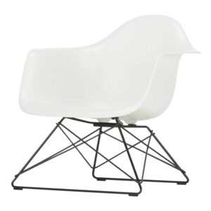 Eames Plastic Lounge Armchair LAR Sessel, Sitzschale weiss, Drahtuntergestell glanzchrom, Gleiter basic dark für teppichböden