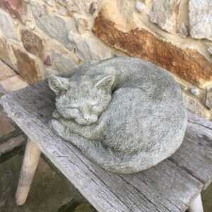 Katze traumhaft lebendig wirkende Steinfigur Garten Deko Haustür Tierfiguren