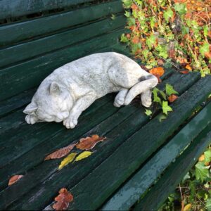 Schlafende Katze - lebensnahe Tierfigur Dekoration Haustür Garten Figuren Stein