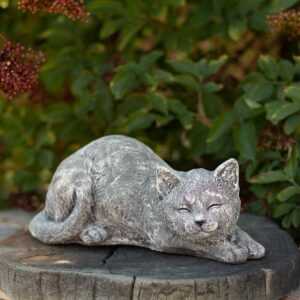 Steinfiguren Katzen, Terrassen Dekoration schnurrende Katze, Tierfiguren Garten